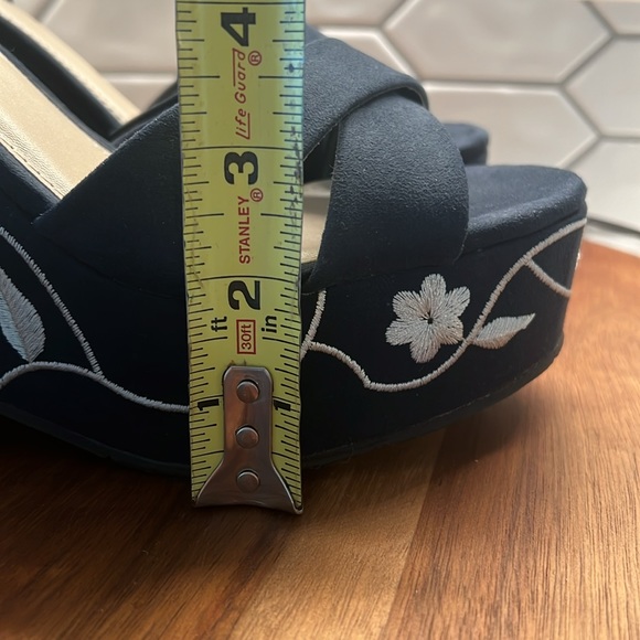 MIA Platform Embroidered Wedges ( size 8.5 ) - Picture 5 of 9